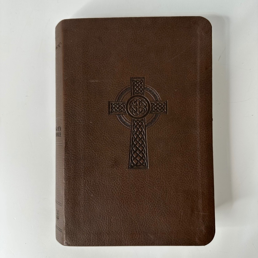 NKJV Holy Bible New King James Version Brown Imitation Leather Holman 2013